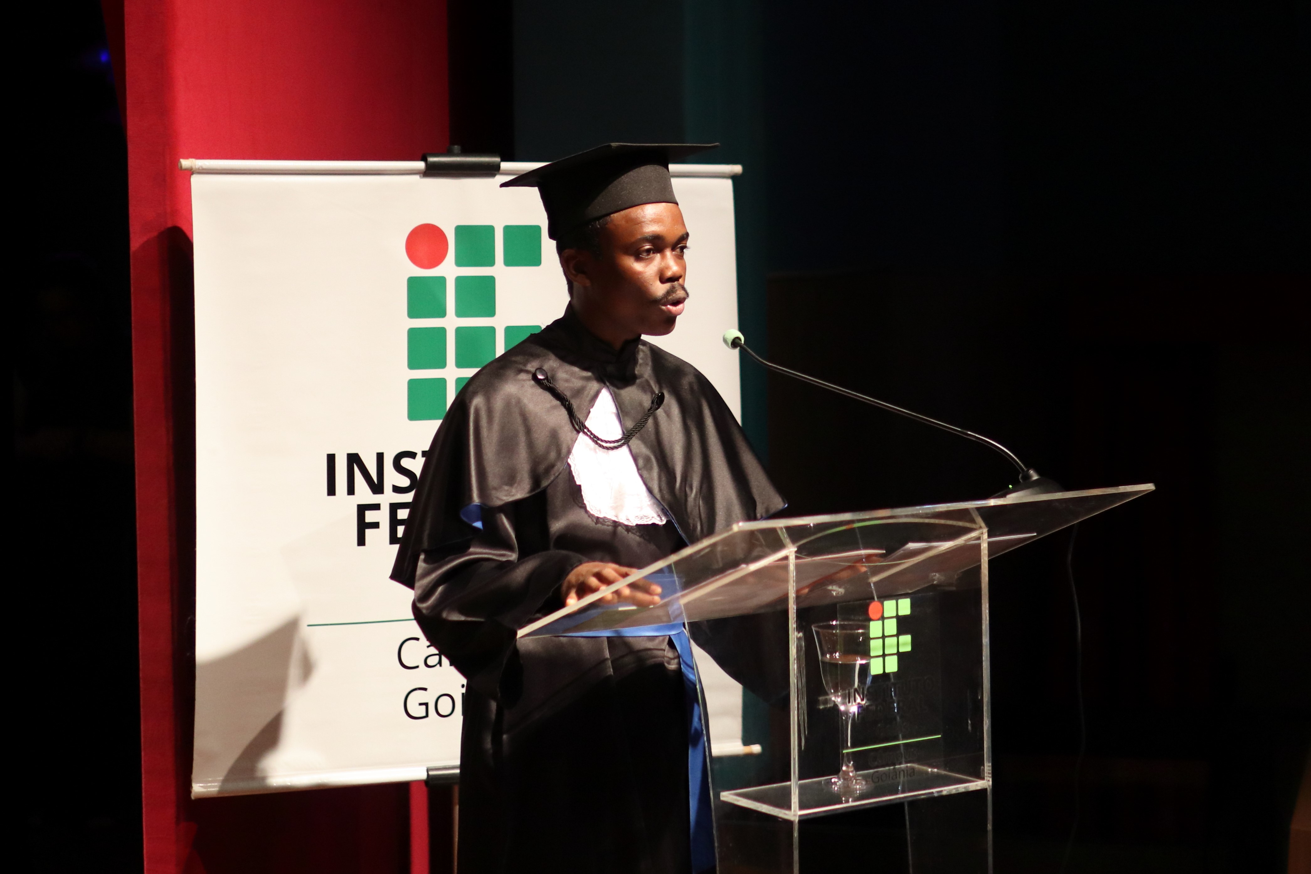 O formando haitiano Shelton Mathieu